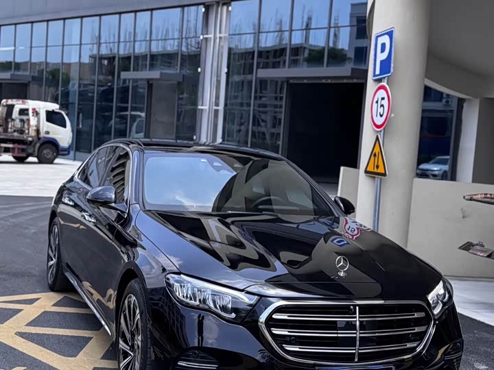 Фото 7 - Mercedes-Benz E-Class