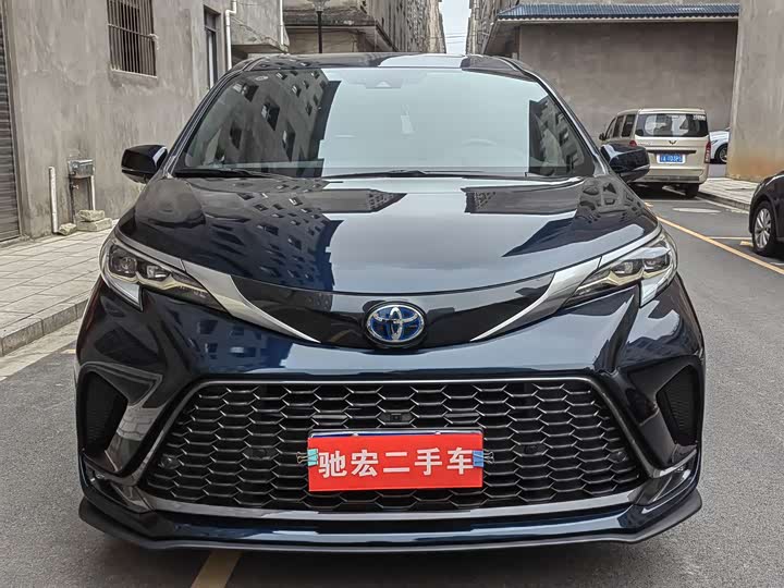 Фото 1 - Toyota Granvia