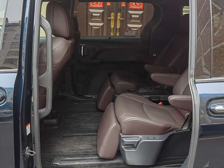 Фото 12 - Toyota Granvia