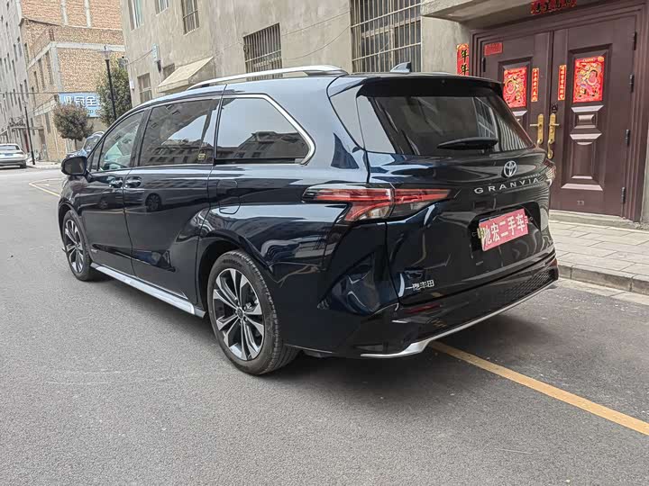 Фото 7 - Toyota Granvia