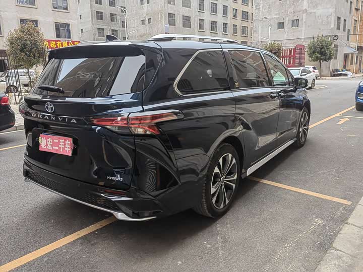 Фото 8 - Toyota Granvia