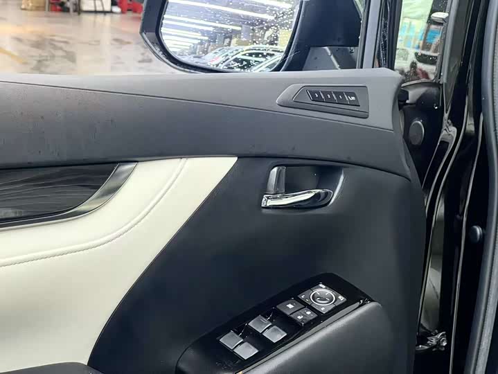 Фото 4 - Lexus LM