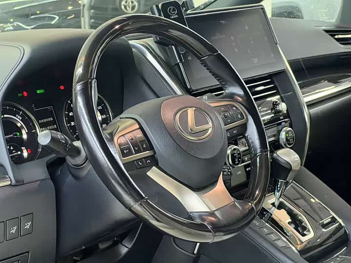 Фото 6 - Lexus LM