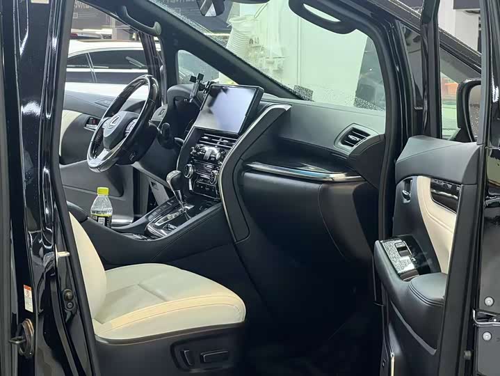 Фото 7 - Lexus LM