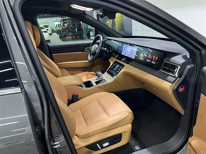 Фото 18 - LiXiang One