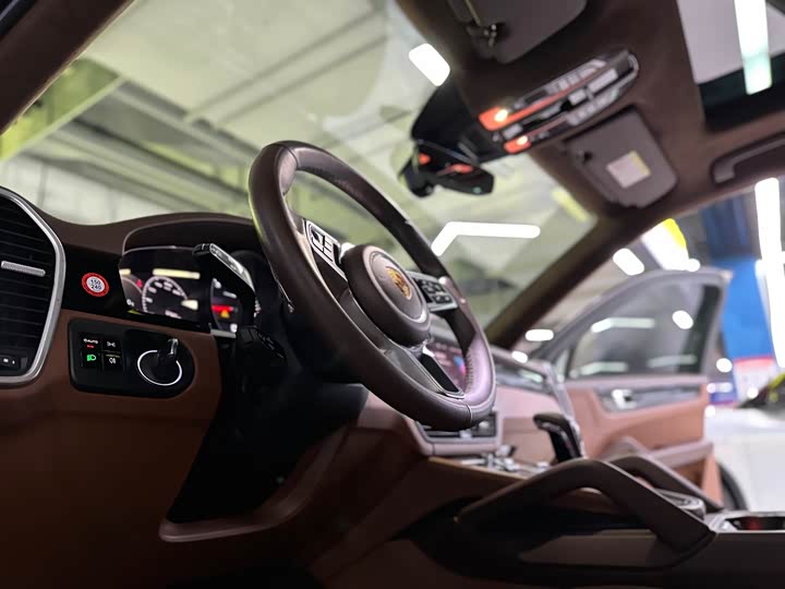 Фото 10 - Porsche Cayenne