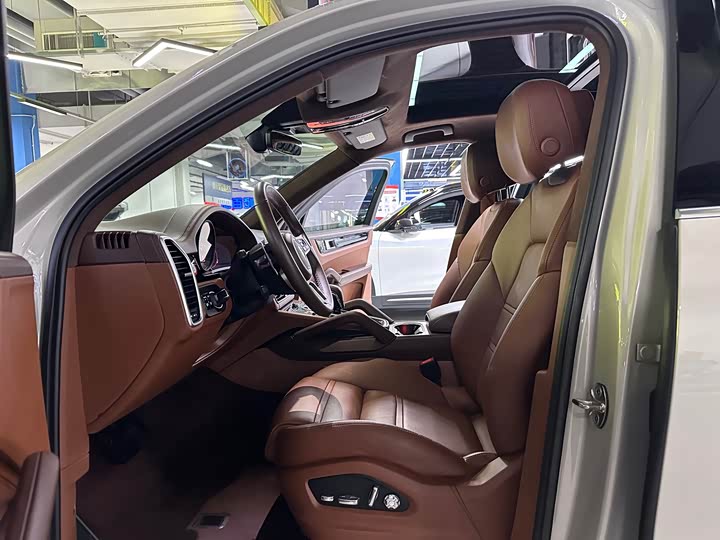 Фото 8 - Porsche Cayenne