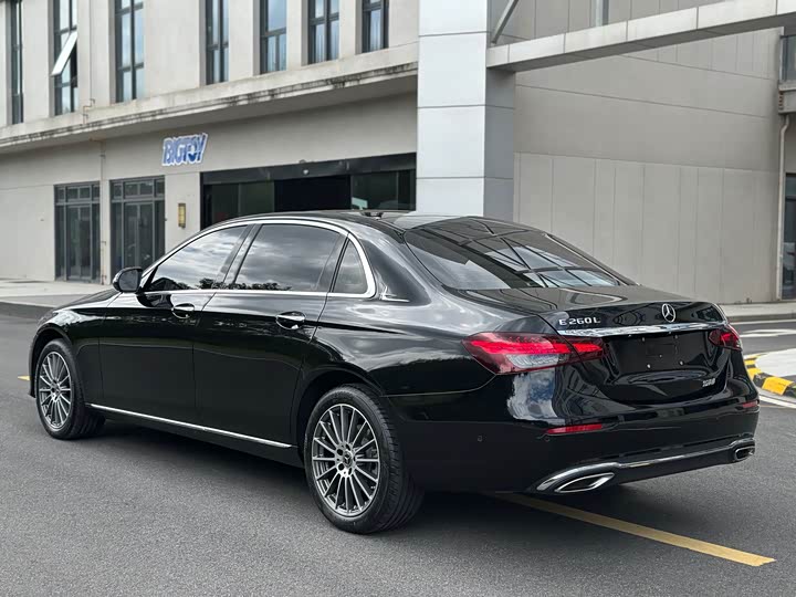 Фото 4 - Mercedes-Benz E-Class