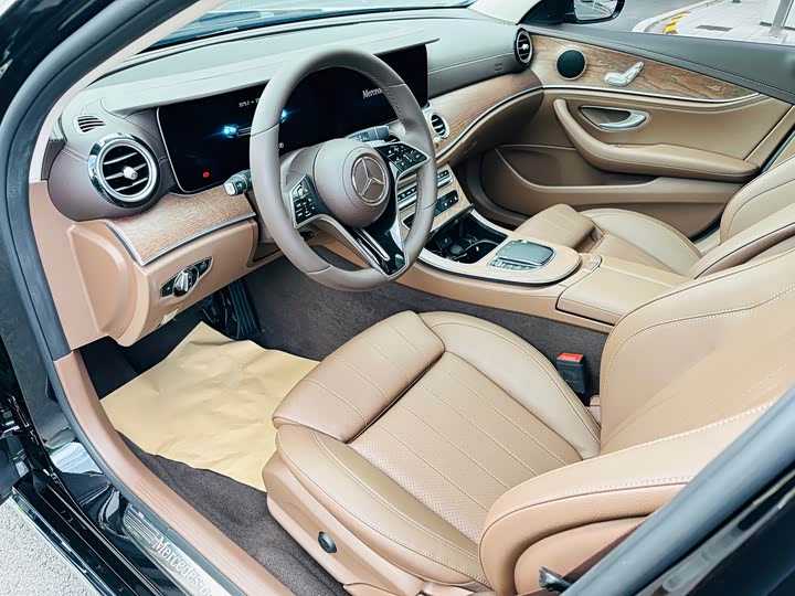 Фото 7 - Mercedes-Benz E-Class