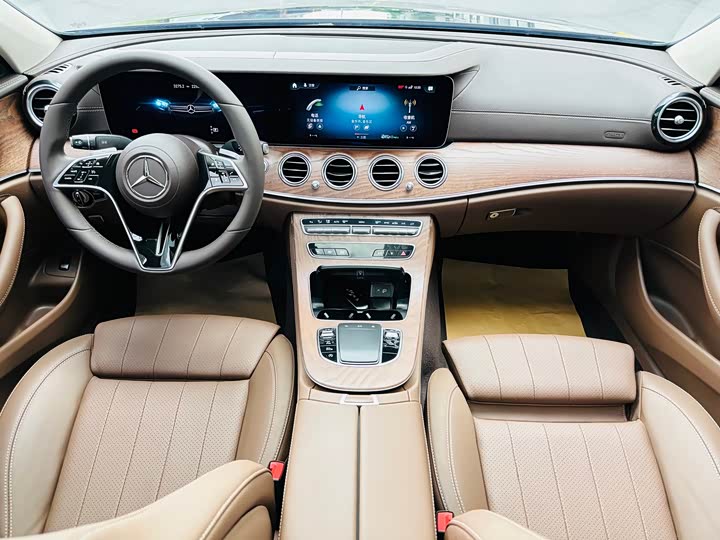 Фото 8 - Mercedes-Benz E-Class