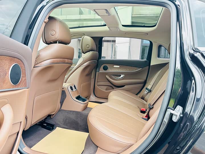 Фото 9 - Mercedes-Benz E-Class