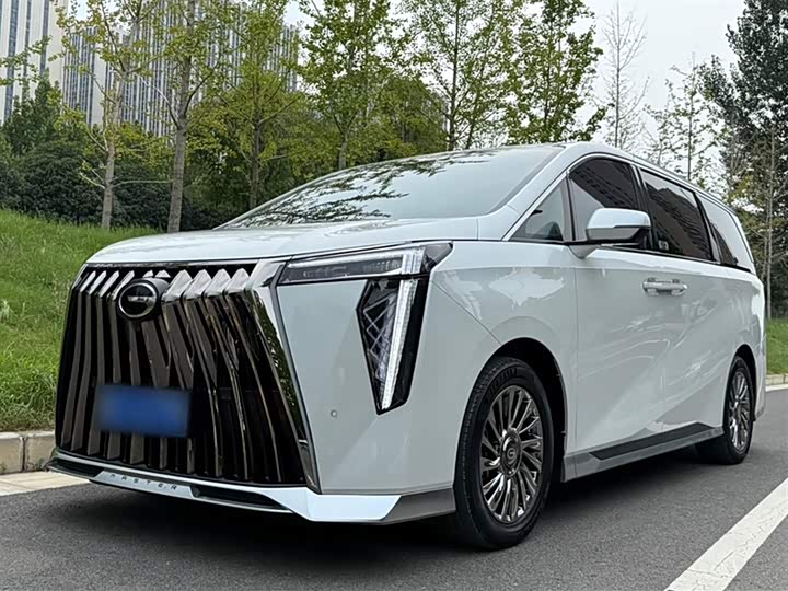 Фото 2 - GAC Trumpchi M8