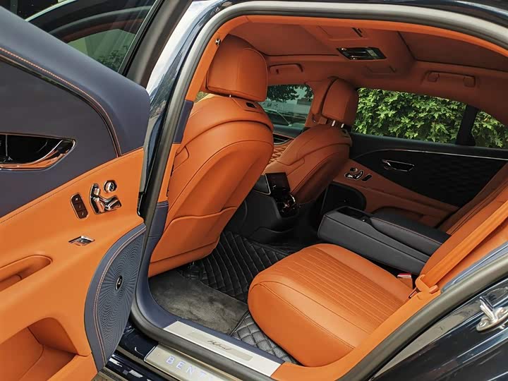 Фото 10 - Bentley Flying Spur Hybrid
