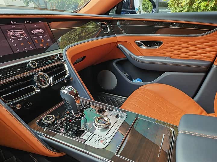 Фото 7 - Bentley Flying Spur Hybrid