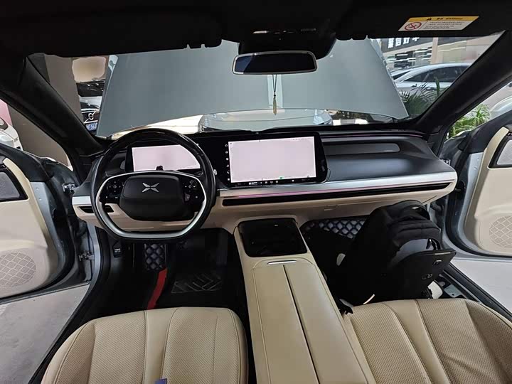 Фото 10 - XPeng P7