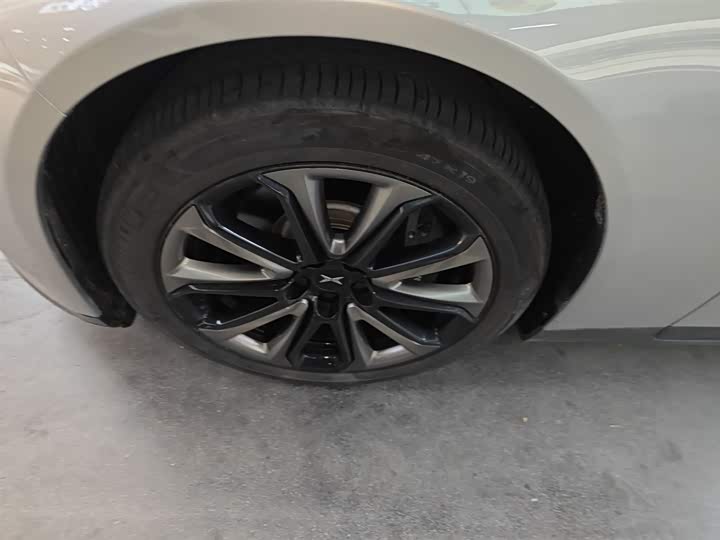 Фото 23 - XPeng P7