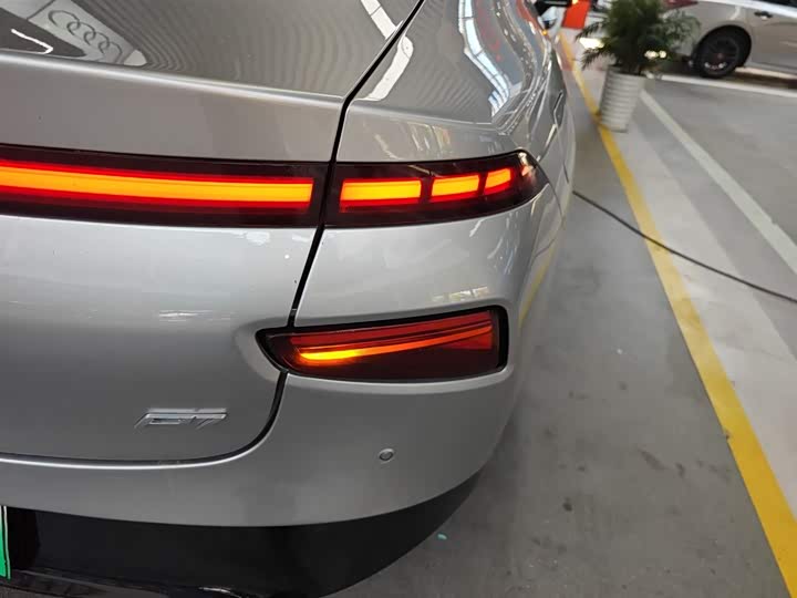 Фото 8 - XPeng P7