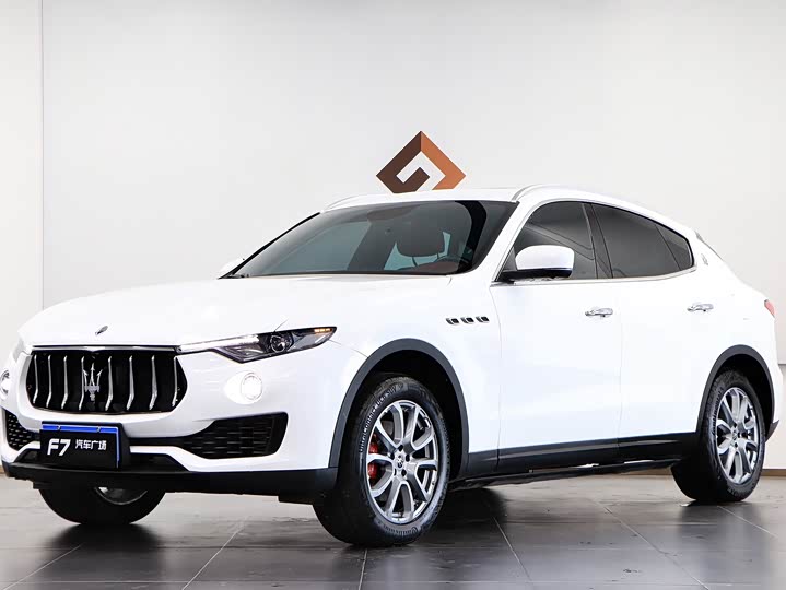 Фото 1 - Maserati Levante