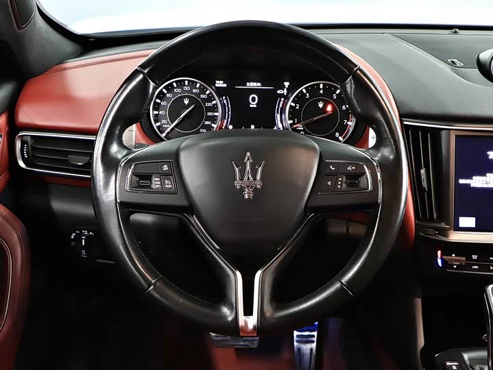 Фото 10 - Maserati Levante