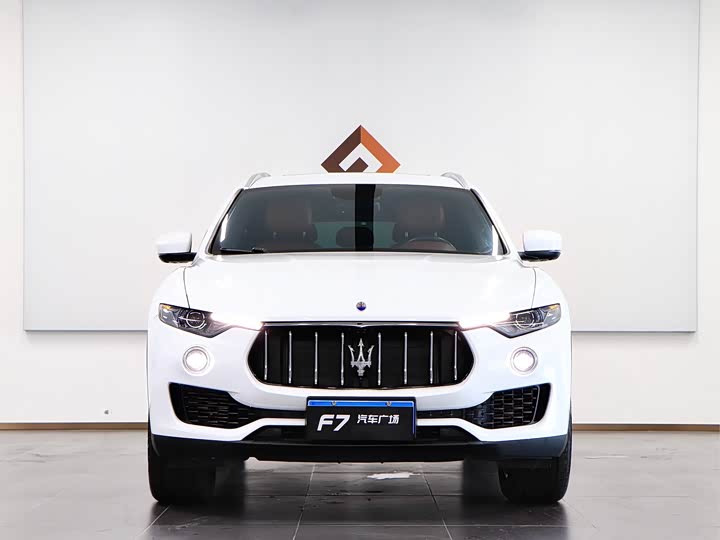 Фото 2 - Maserati Levante