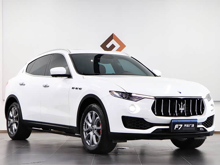 Фото 3 - Maserati Levante