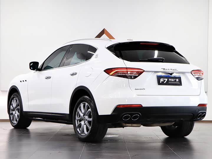 Фото 4 - Maserati Levante