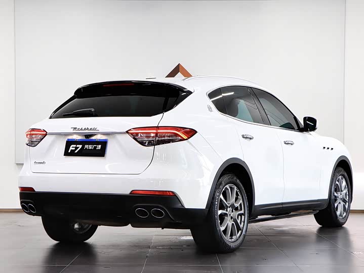Фото 6 - Maserati Levante