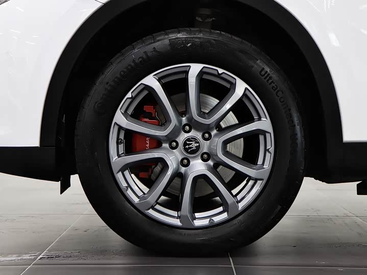 Фото 8 - Maserati Levante