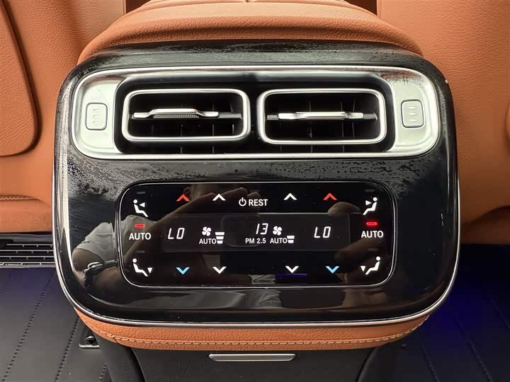 Фото 17 - Mercedes-Benz S-Class