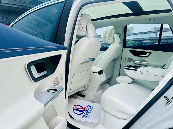 Фото 12 - Mercedes-Benz EQE SUV