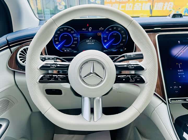 Фото 13 - Mercedes-Benz EQE SUV