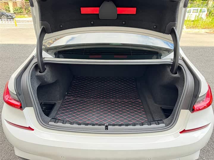 Фото 13 - BMW 3 Series