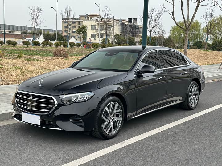 Фото 1 - Mercedes-Benz E-Class