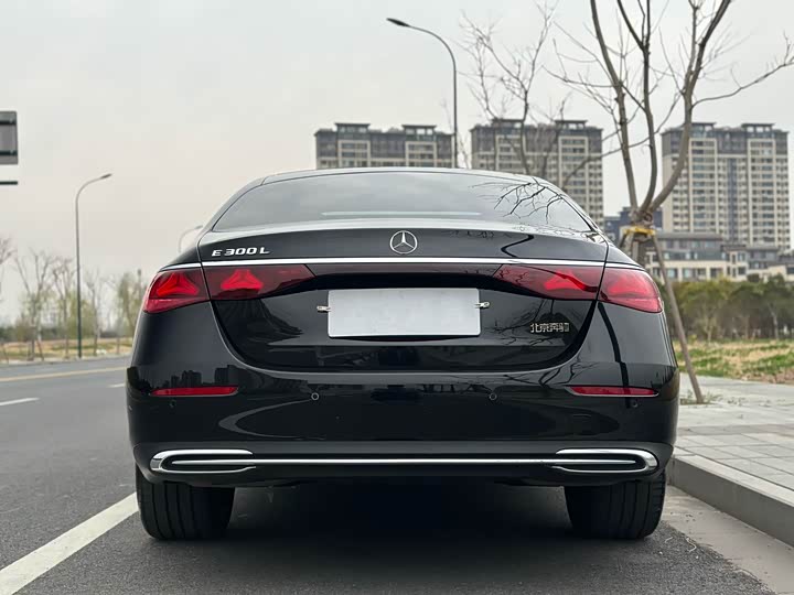 Фото 13 - Mercedes-Benz E-Class