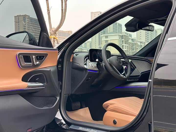 Фото 4 - Mercedes-Benz E-Class