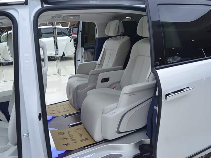 Фото 5 - Buick GL8 Hybrid