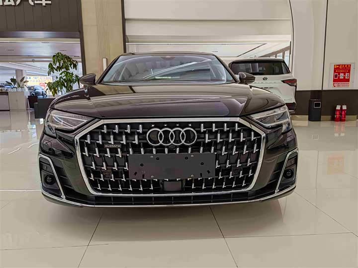 Фото 2 - Audi A8