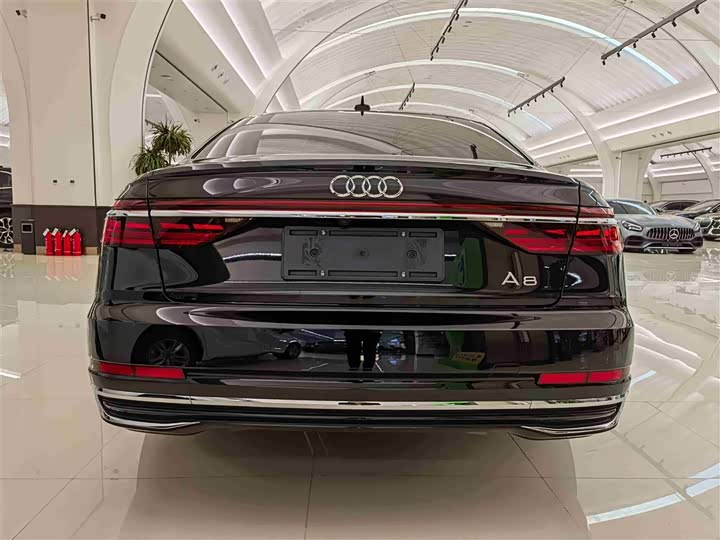 Фото 4 - Audi A8