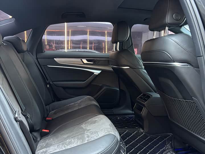 Фото 5 - Audi A6L