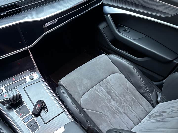 Фото 8 - Audi A6L