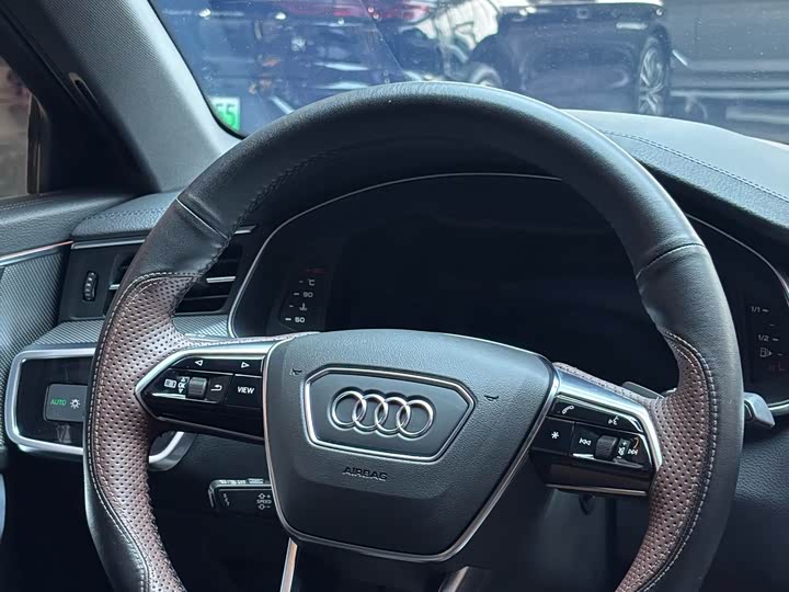 Фото 9 - Audi A6L