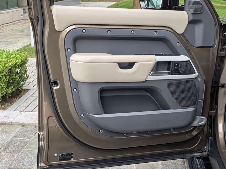 Фото 27 - Land Rover Defender