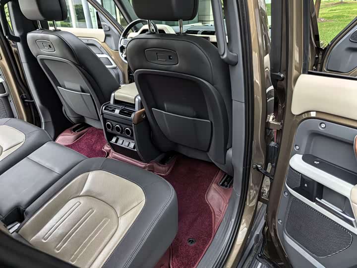 Фото 31 - Land Rover Defender