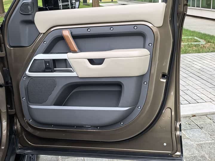 Фото 33 - Land Rover Defender