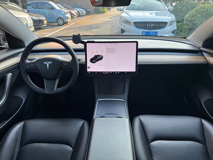 Фото 11 - Tesla Model 3