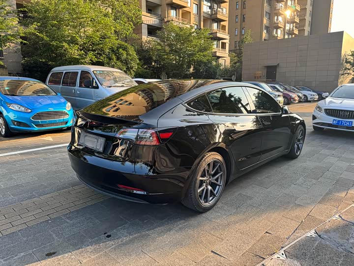 Фото 6 - Tesla Model 3