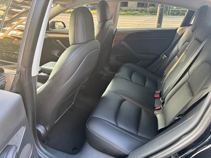 Фото 8 - Tesla Model 3