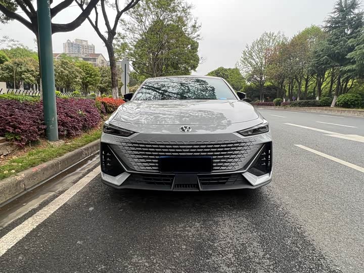 Фото 2 - Changan UNI-V