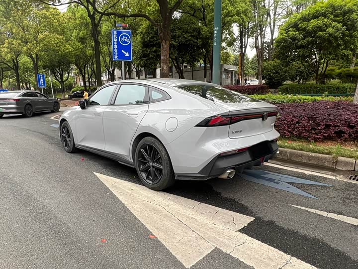 Фото 6 - Changan UNI-V