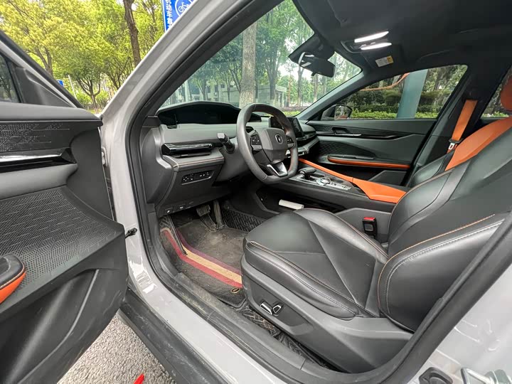 Фото 9 - Changan UNI-V